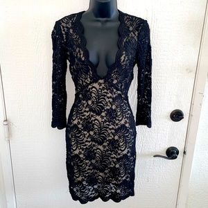 Bebe lace deep plunge v neck 3/4 sleeve mini dress